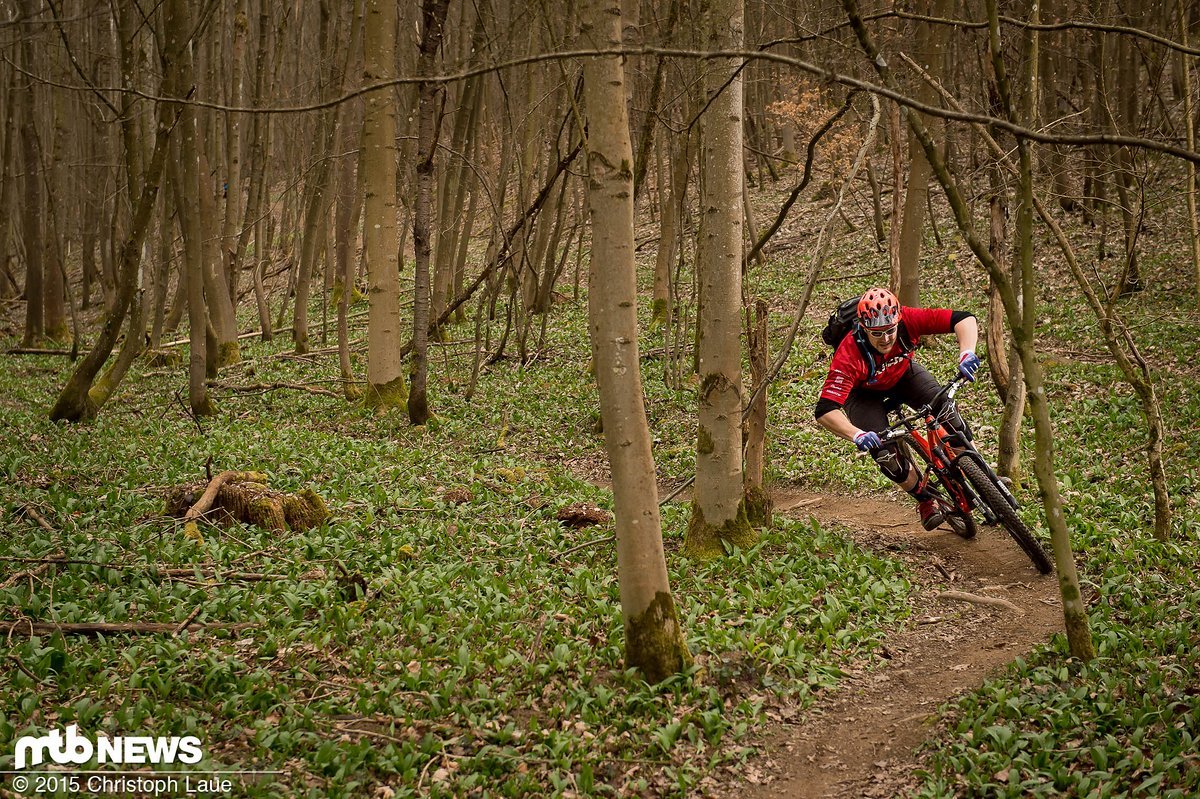 MTB-News.de Redakteur Hannes gibt dem Trek Remedy Test-Bike mit der neuen SRAM GX Schaltung in Schweinfurt die Sporen MTB-News.de Redakteur Hannes gibt dem Trek Remedy Test-Bike mit der neuen SRAM GX Schaltung in Schweinfurt die Sporen