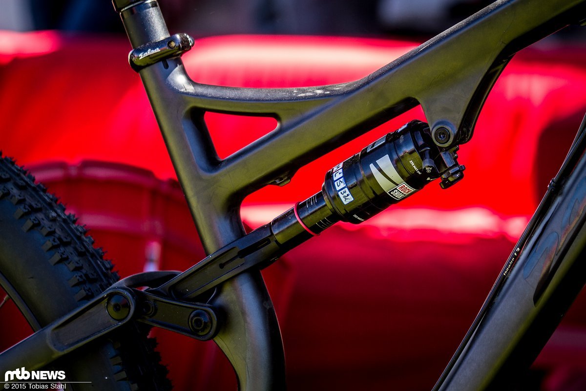Im Prototypen steckt ein aktueller RockShox Monarch Dämpfer, bei dem verschiedene Setups probiert und dokumentiert werden Im Prototypen steckt ein aktueller RockShox Monarch Dämpfer, bei dem verschiedene Setups probiert und dokumentiert werden