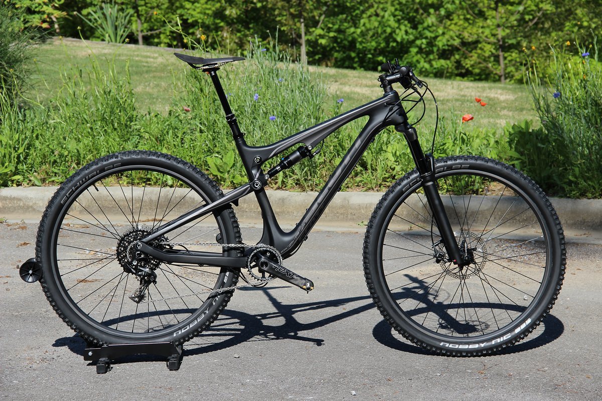 Knapp über 10 kg bringt das Scott Genius 900 SL Modelljahr 2013 auf die Waage Knapp über 10 kg bringt das Scott Genius 900 SL Modelljahr 2013 auf die Waage