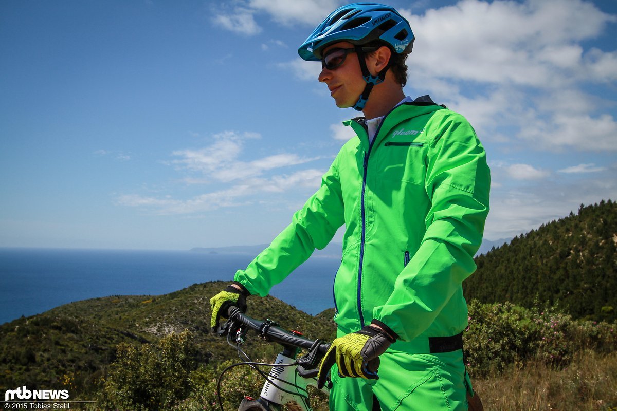 Qloom aus der Schweiz hat eine volle Mountainbike-Kollektion, aus der wir uns drei Bekleidungsstücke als Testmuster haben kommen lassen Qloom aus der Schweiz hat eine volle Mountainbike-Kollektion, aus der wir uns drei Bekleidungsstücke als Testmuster haben kommen lassen