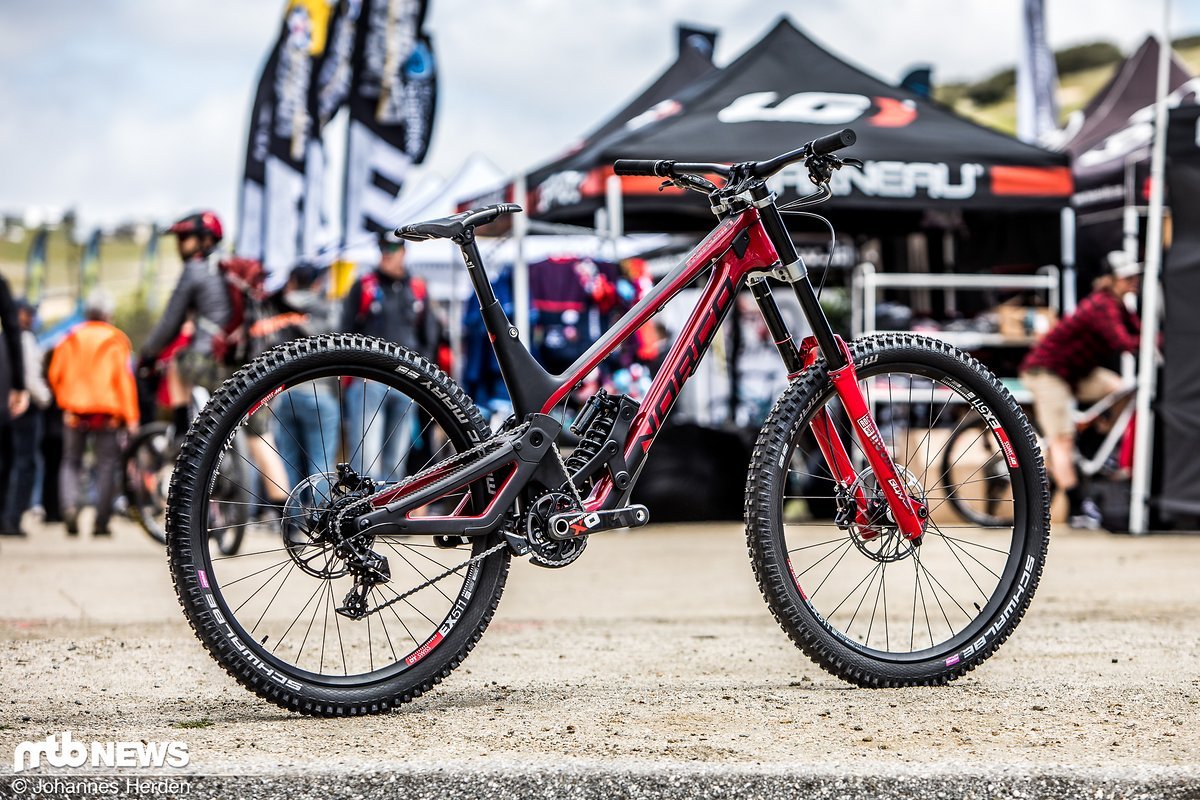 Wir sind gespannt, wie sich der 29" Bolide in dieser Saison auf den World Cup-Strecken schlagen wird Wir sind gespannt, wie sich der 29" Bolide in dieser Saison auf den World Cup-Strecken schlagen wird