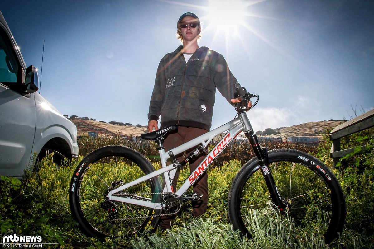 Die Santa Cruz Team-Fahrer sind bislang im Slopestyle immer auf umgebauten Serien-Bikes unterwegs gewesen Die Santa Cruz Team-Fahrer sind bislang im Slopestyle immer auf umgebauten Serien-Bikes unterwegs gewesen
