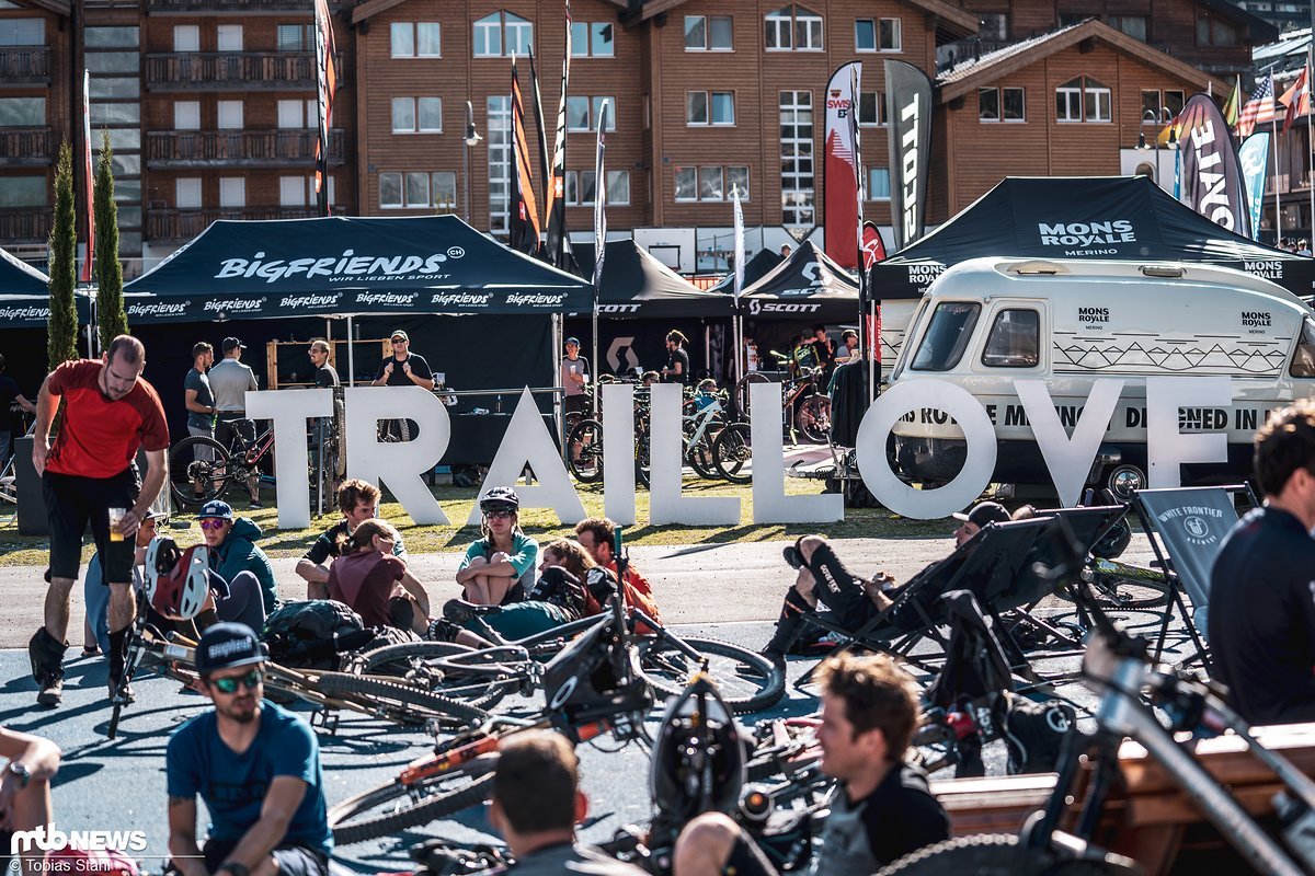 Entspannte Stimmung nach dem Endurorennen Entspannte Stimmung nach dem Endurorennen