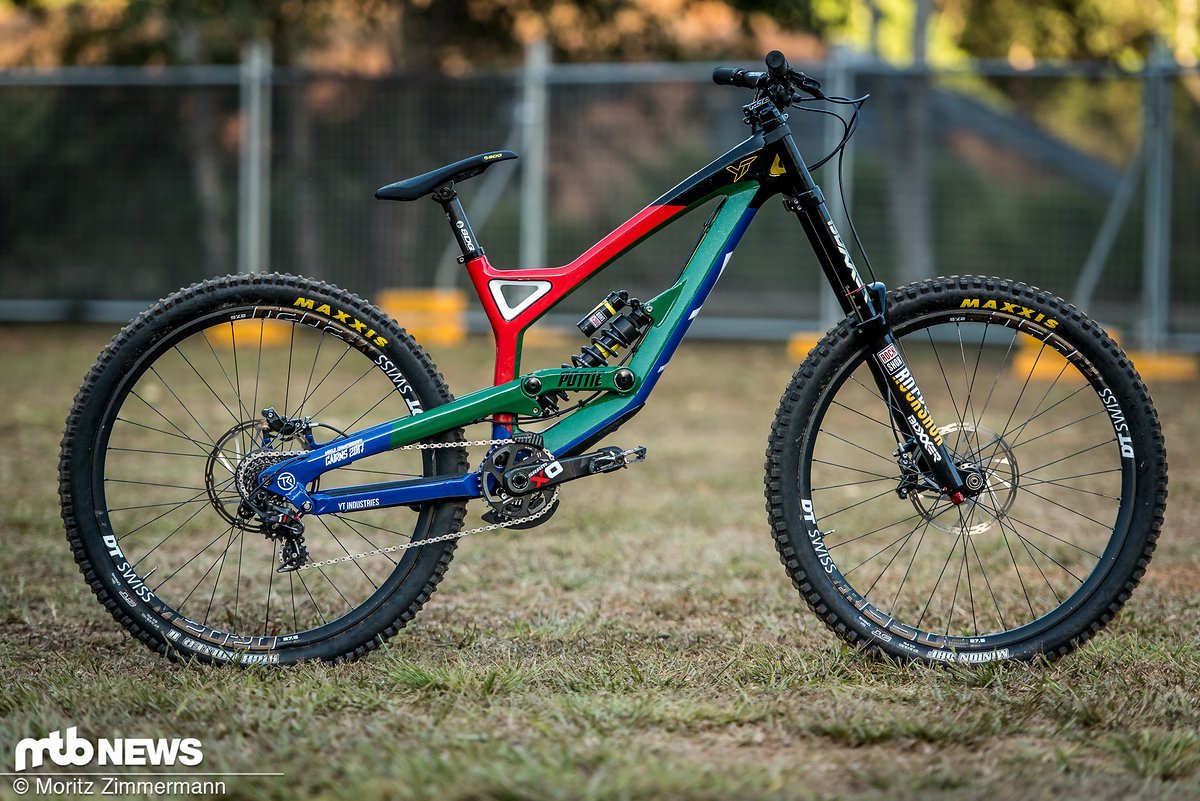 Mit diesem YT Tues CF hat Erik Irmisch seinen südafrikanischen Racing Dudes-Teamkollegen Johann Potgieter mehr als überrascht Mit diesem YT Tues CF hat Erik Irmisch seinen südafrikanischen Racing Dudes-Teamkollegen Johann Potgieter mehr als überrascht