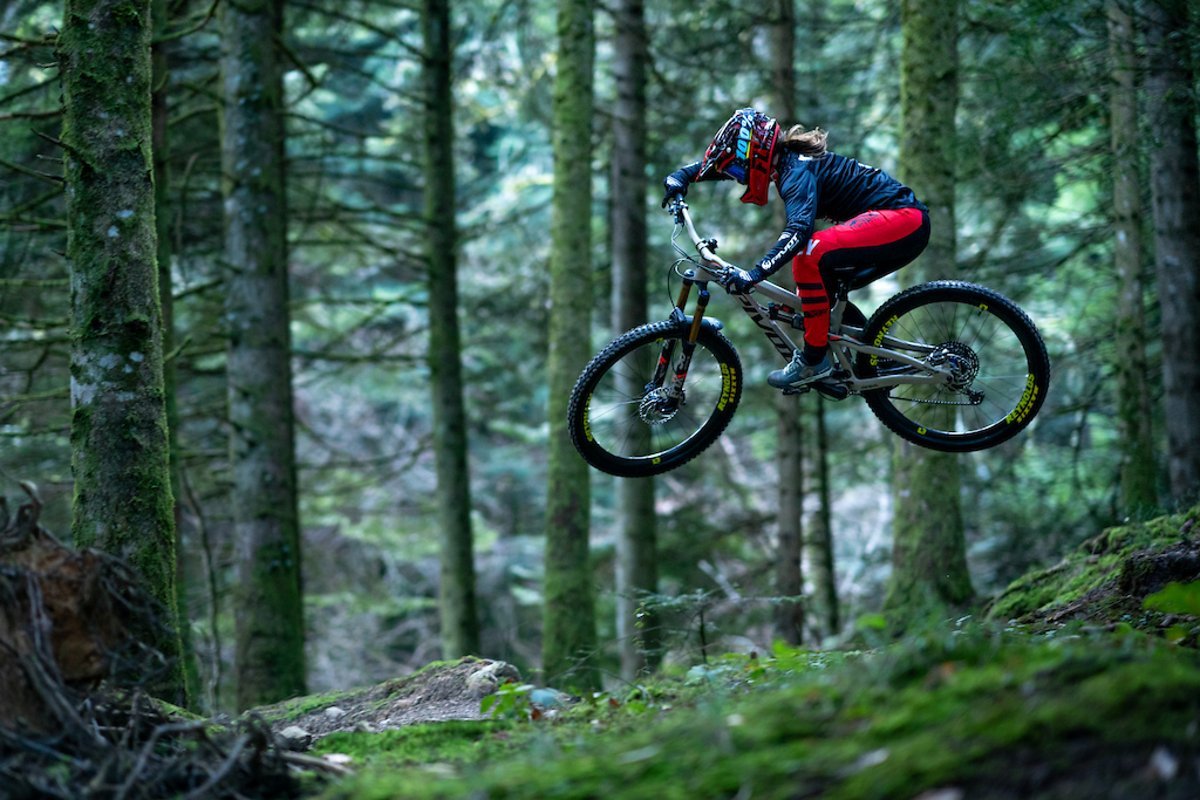 Morgane Charre konnte im Downhill World Cup und in der Enduro World Series überzeugen, auch wenn sie dort nicht regelmäßig gestartet ist Morgane Charre konnte im Downhill World Cup und in der Enduro World Series überzeugen, auch wenn sie dort nicht regelmäßig gestartet ist