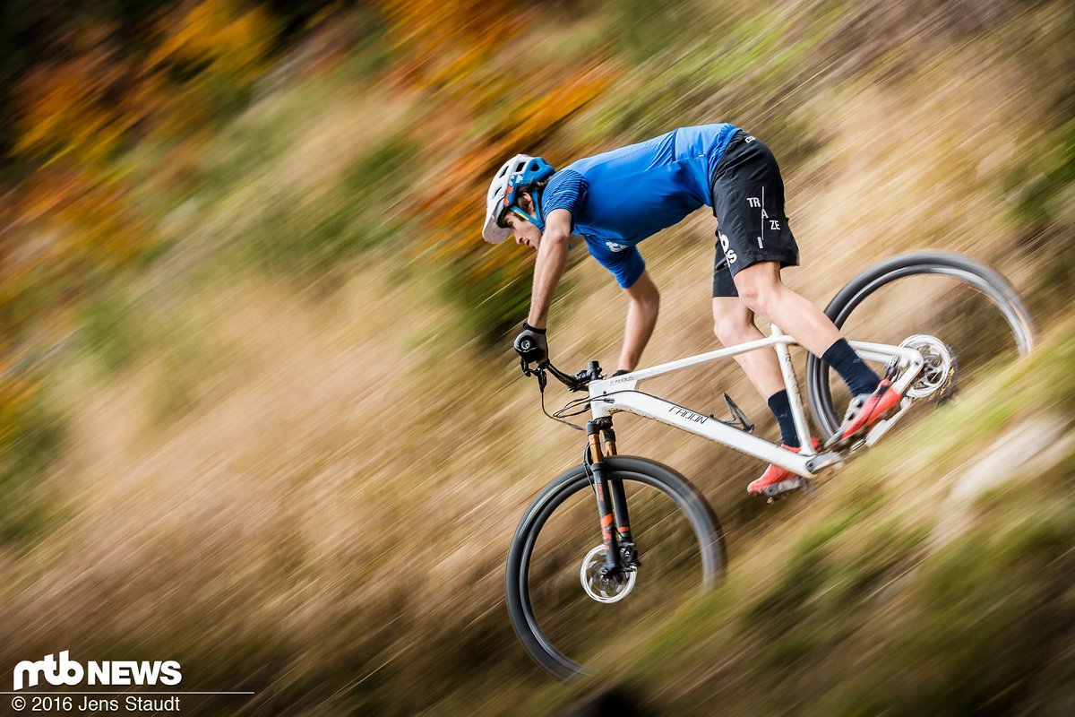 In unserem Test hat der Mavic Crossmax Pro durch den gelungen Mix aus großflächigem Schutz, guter Belüftung, geringem Gewicht und Preis-Leistungs-Verhältnis überzeugt In unserem Test hat der Mavic Crossmax Pro durch den gelungen Mix aus großflächigem Schutz, guter Belüftung, geringem Gewicht und Preis-Leistungs-Verhältnis überzeugt