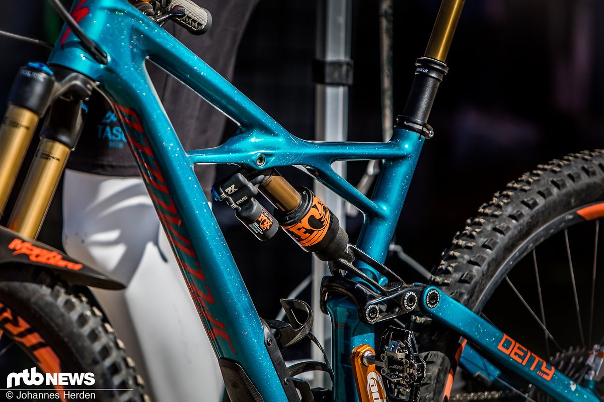 Glitzerglitzer. Bei diesem Disco-Specialized fanden wir einfach die Lackierung gut, genauso wie beim … Glitzerglitzer. Bei diesem Disco-Specialized fanden wir einfach die Lackierung gut, genauso wie beim …