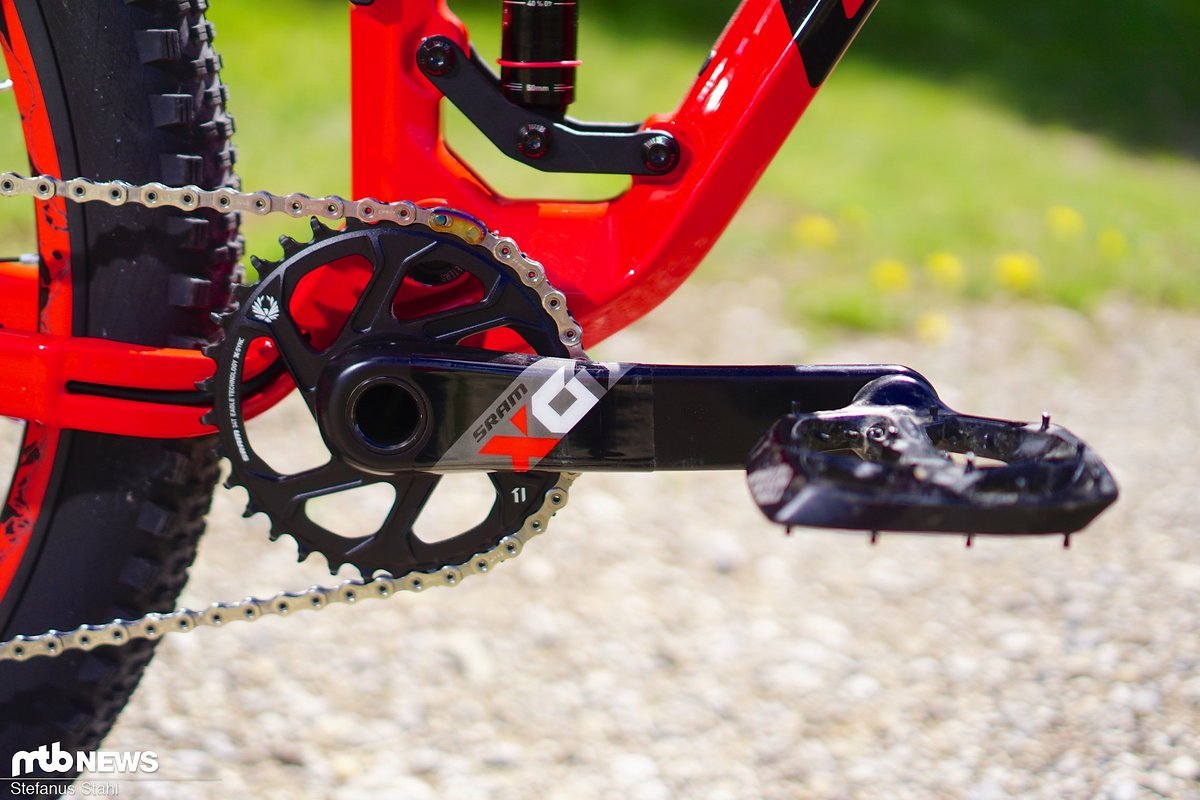 Ein wesentlicher Unterschied zur 27,5"-Variante ist die Tatsache, dass Ghost am SL AMR 10 LC auf einen 1x-Antrieb von SRAM setzt Ein wesentlicher Unterschied zur 27,5"-Variante ist die Tatsache, dass Ghost am SL AMR 10 LC auf einen 1x-Antrieb von SRAM setzt