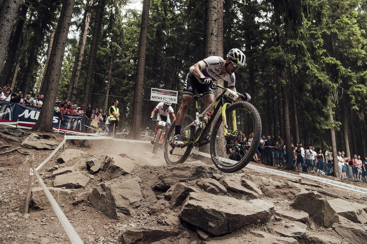 Wer schlägt Nino Schurter? Der Dominator der letzten Jahre ist auch in diesem Jahr Top-Favorit Nummer eins auf den Weltcupgesamtsieg Wer schlägt Nino Schurter? Der Dominator der letzten Jahre ist auch in diesem Jahr Top-Favorit Nummer eins auf den Weltcupgesamtsieg