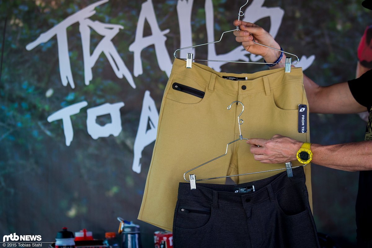 Funktionsbekleidung im Stil von normalen Shorts Funktionsbekleidung im Stil von normalen Shorts