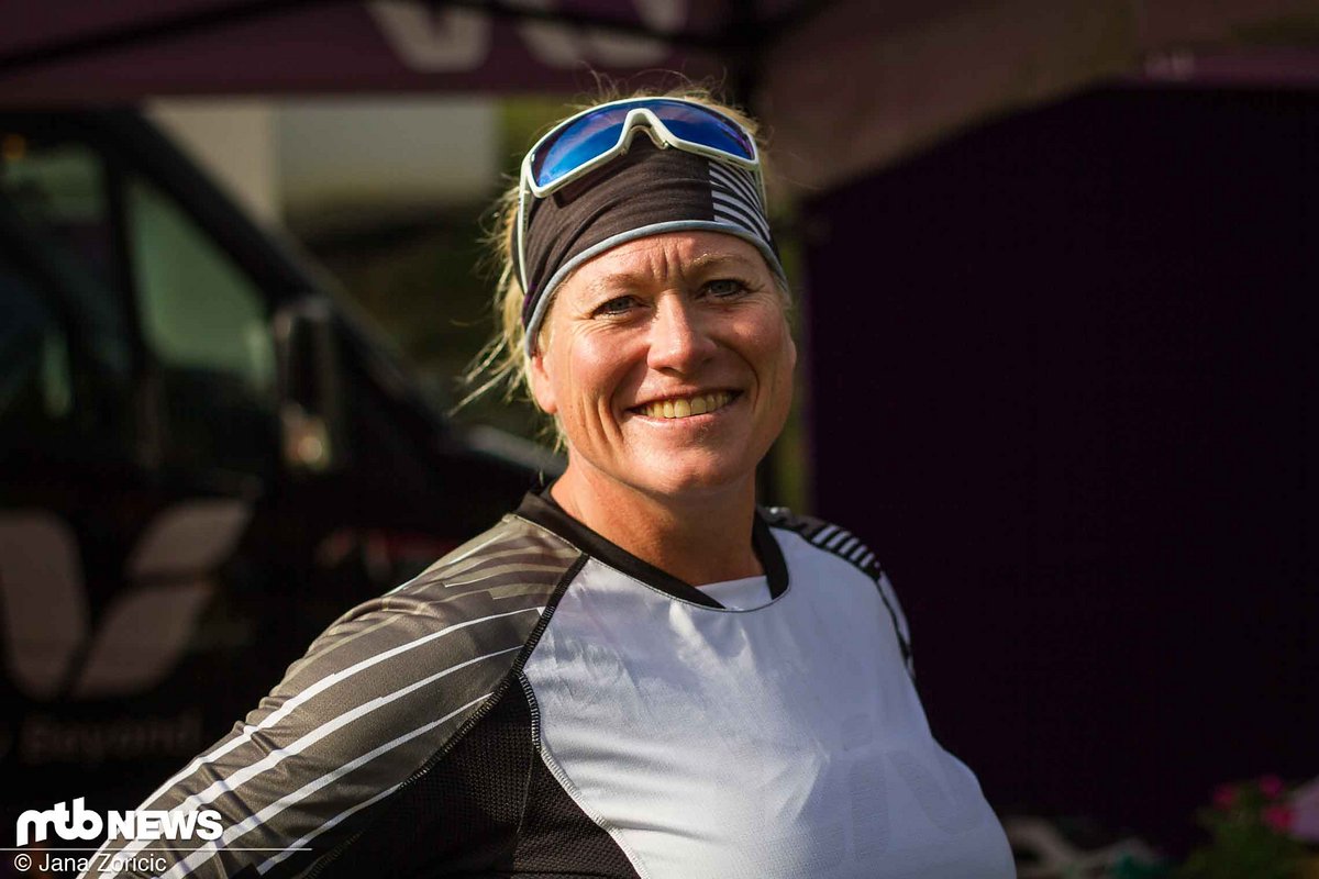 Die vielfache deutsche Downhill-Meisterin Antje Kramer hat Gruppe 5, die "Cracks", begleitet und hatte mächtig Spaß dabei Die vielfache deutsche Downhill-Meisterin Antje Kramer hat Gruppe 5, die "Cracks", begleitet und hatte mächtig Spaß dabei