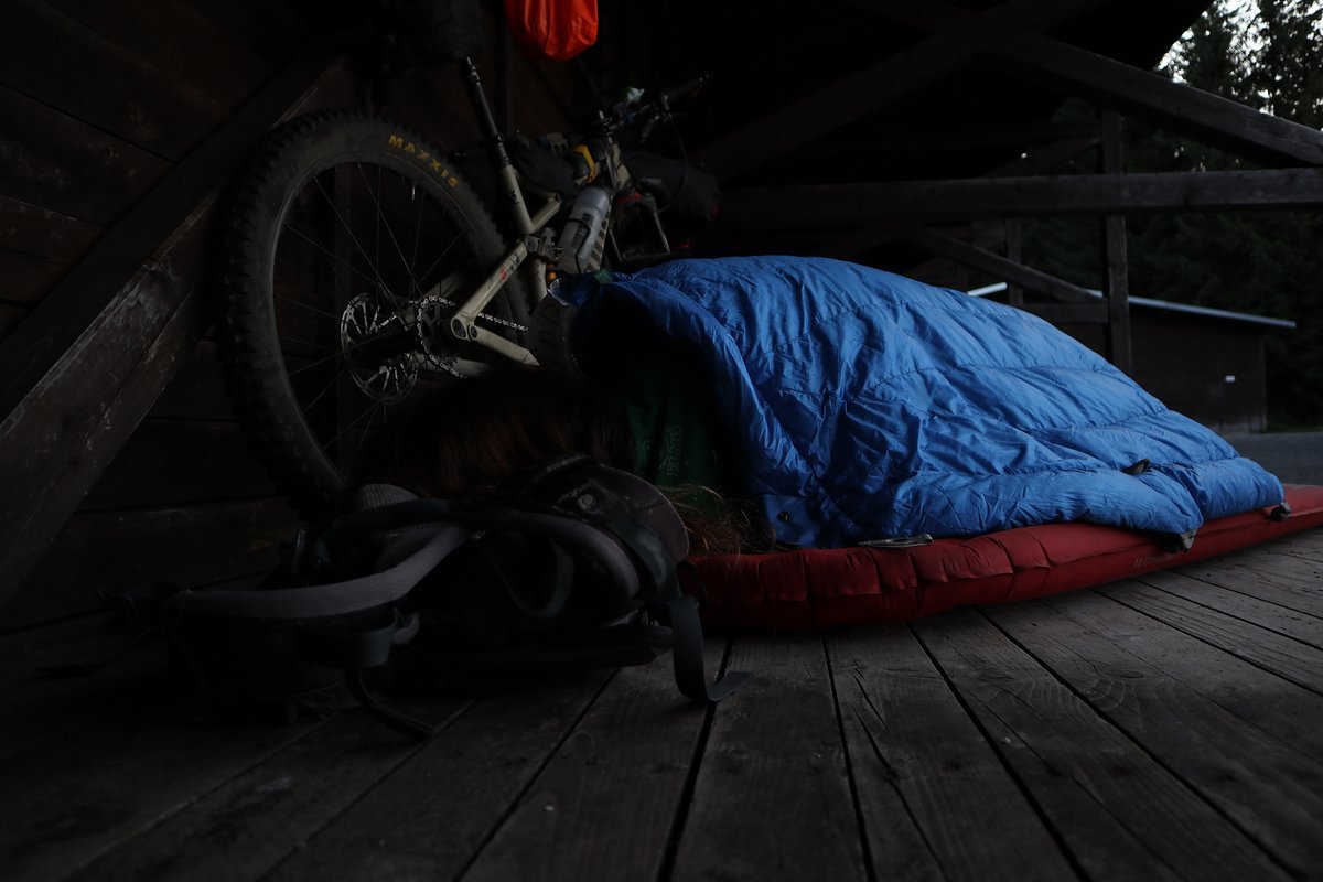 Der Vaude Alpstein 450 DWN-Schlafsack trumpft mit innovativen Lösungen, einem geringen Packmaß und einer guten Performance auf Der Vaude Alpstein 450 DWN-Schlafsack trumpft mit innovativen Lösungen, einem geringen Packmaß und einer guten Performance auf