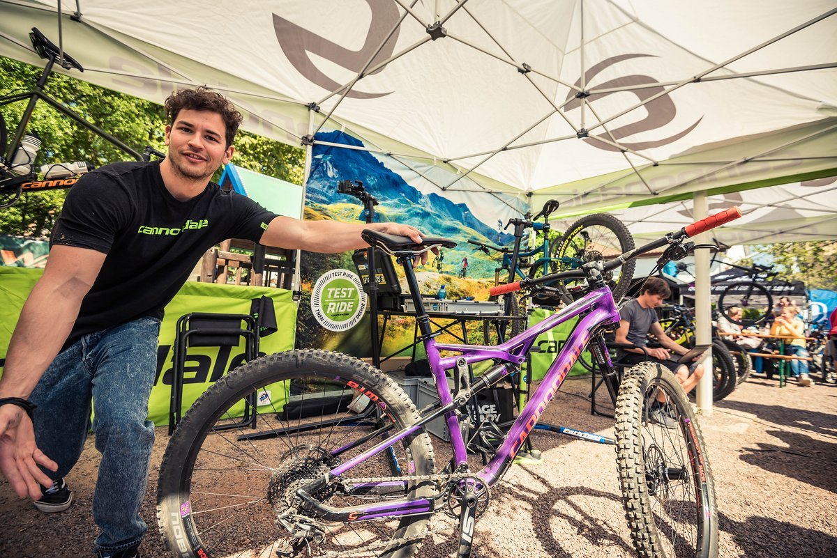 Namhafte Hersteller wie Cannondale, Scott, Ghost, Trickstuff und viele weitere präsentieren ihre aktuellen Räder und Parts und bieten diese für Testfahrten auf den Freiburger Trails an Namhafte Hersteller wie Cannondale, Scott, Ghost, Trickstuff und viele weitere präsentieren ihre aktuellen Räder und Parts und bieten diese für Testfahrten auf den Freiburger Trails an