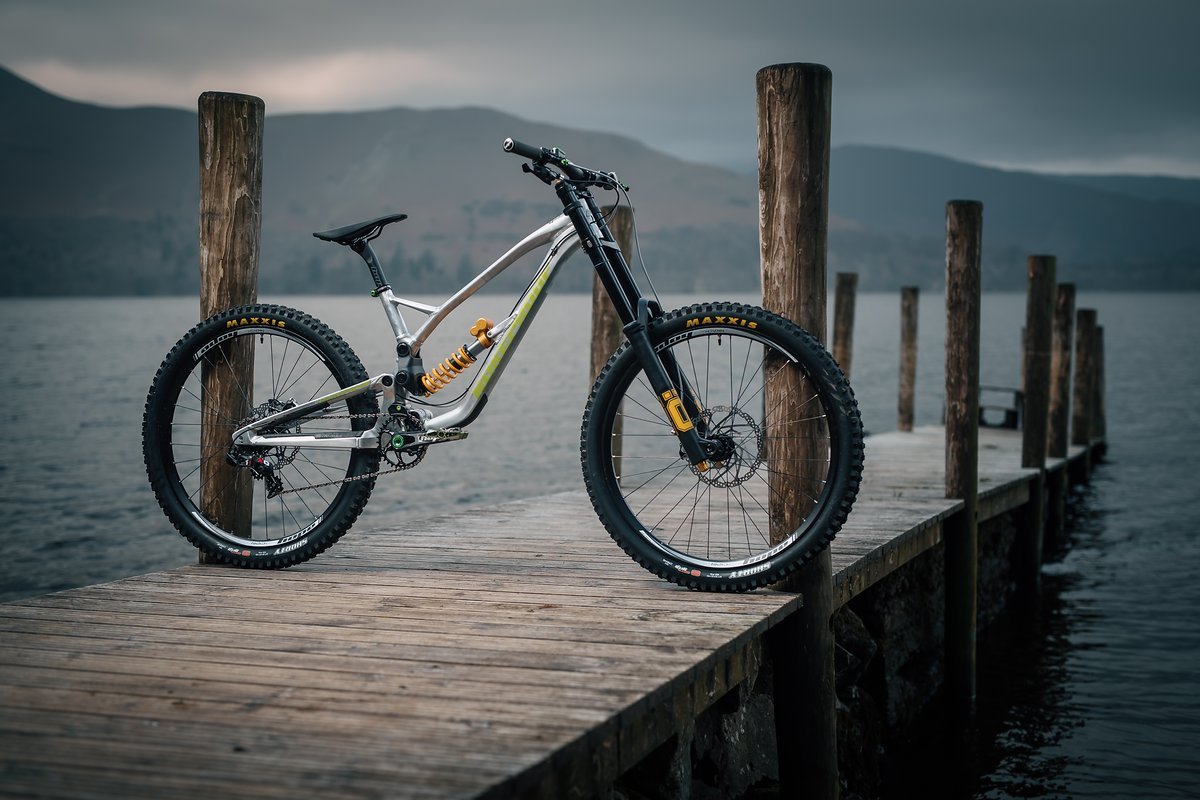 Auf genau diesem ersten Prototyp gewann Sam Hill den Garbanzo DH in Whistler. Auf genau diesem ersten Prototyp gewann Sam Hill den Garbanzo DH in Whistler.