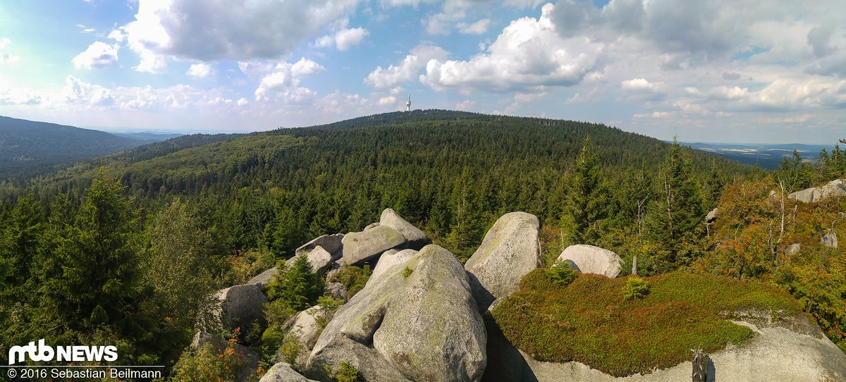 Auf unserer Trail-Runde entdeckten wir beste Singletrails und genossen die Aussicht Auf unserer Trail-Runde entdeckten wir beste Singletrails und genossen die Aussicht