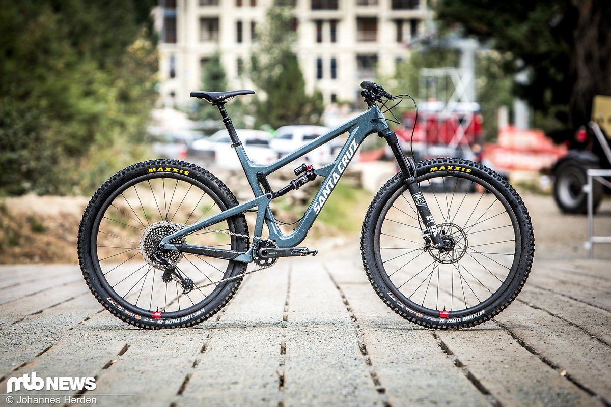 Insgesamt ist das Santa Cruz Hightower LT ein sehr gelungenes Edel-Bike, das entspannten Trail-Runden bis hin zu harten Enduro-Einsätzen und Bike Park-Abfahrten kaum Wünsche offen lässt Insgesamt ist das Santa Cruz Hightower LT ein sehr gelungenes Edel-Bike, das entspannten Trail-Runden bis hin zu harten Enduro-Einsätzen und Bike Park-Abfahrten kaum Wünsche offen lässt