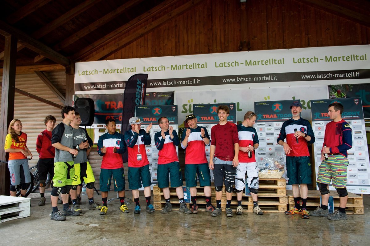 Zur Durchführung eines Enduro-Rennens braucht es immer ein großes Team an Organisatoren und Unterstützern, wie hier in Latsch. Zur Durchführung eines Enduro-Rennens braucht es immer ein großes Team an Organisatoren und Unterstützern, wie hier in Latsch.