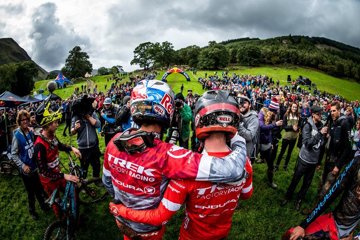 Die beiden Trek Factory Racing-Fahrer Gee Atherton und Charlie Hatton Die beiden Trek Factory Racing-Fahrer Gee Atherton und Charlie Hatton
