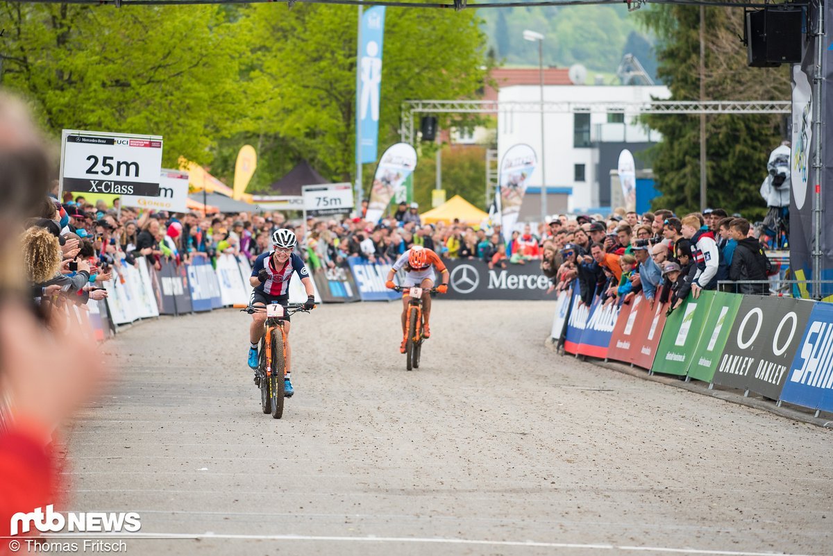 Auf den letzten Metern musste Elisabeth Brandau noch die Sechstplatzierte Chloe Woodruff passieren lassen Auf den letzten Metern musste Elisabeth Brandau noch die Sechstplatzierte Chloe Woodruff passieren lassen