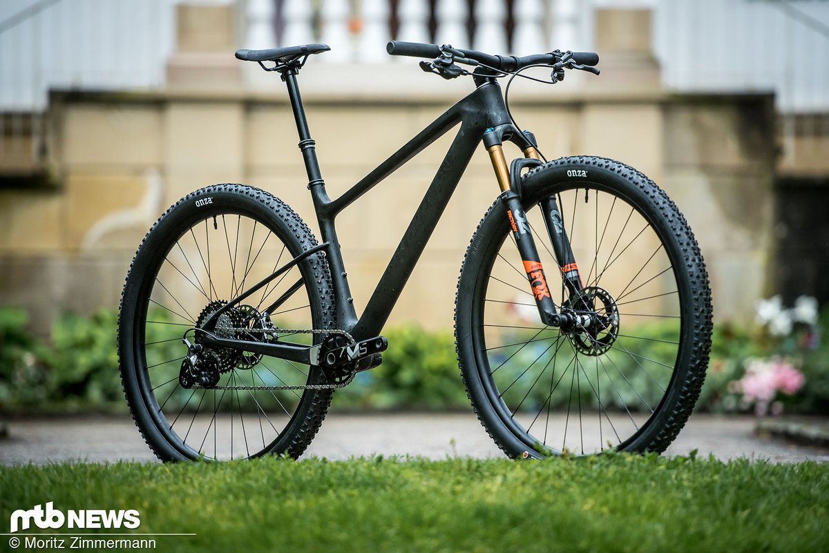 Ab Sommer wird das schicke Carbon-Hardtail erhältlich sein Ab Sommer wird das schicke Carbon-Hardtail erhältlich sein