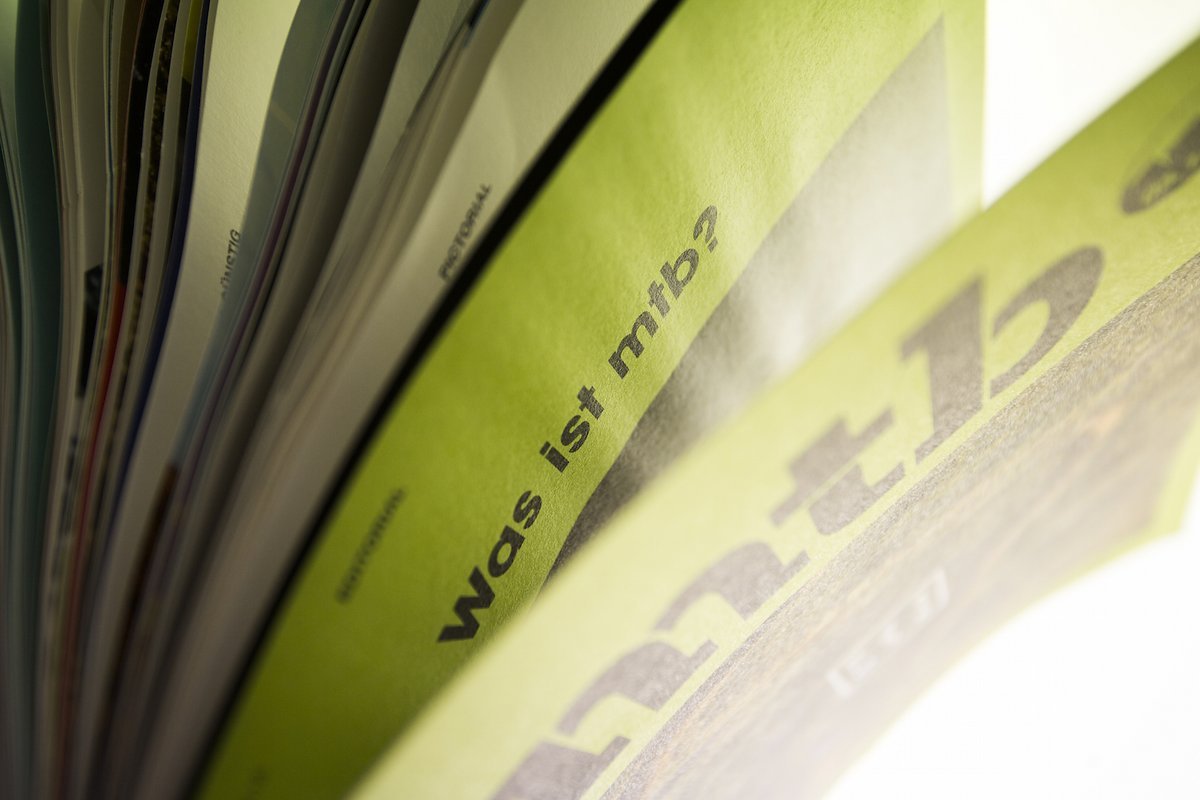 Mattes Papier, natürliche Haptik und eine eigenständige Optik. Wir freuen uns über Feedback zum Magazin gerne an n.bielig@wom-medien.de Mattes Papier, natürliche Haptik und eine eigenständige Optik. Wir freuen uns über Feedback zum Magazin gerne an n.bielig@wom-medien.de