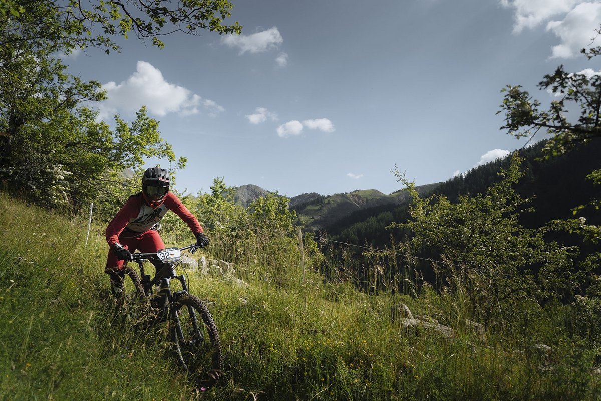 Mit hohem Tretlager und kurzen Kettenstreben fühlten wir uns am besten für die teils sehr schnellen und kaum einsehbaren Trails der Trans Provence gewappnet Mit hohem Tretlager und kurzen Kettenstreben fühlten wir uns am besten für die teils sehr schnellen und kaum einsehbaren Trails der Trans Provence gewappnet