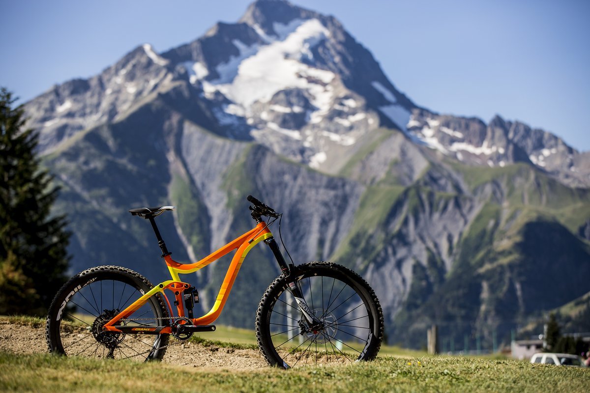 Mein Test-Bike für die SRAM GX Schaltung ist ein Giant Reign 275 mit 160 mm Federweg und der neuen Lyrik (170 mm) gewesen Mein Test-Bike für die SRAM GX Schaltung ist ein Giant Reign 275 mit 160 mm Federweg und der neuen Lyrik (170 mm) gewesen