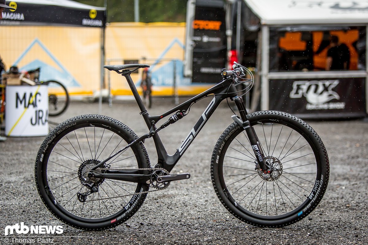 Das überarbeitete Fully Superior Team XF 29 Issue R soll sich auf den Cross-Country-Strecken dieser Welt zuhause fühlen Das überarbeitete Fully Superior Team XF 29 Issue R soll sich auf den Cross-Country-Strecken dieser Welt zuhause fühlen