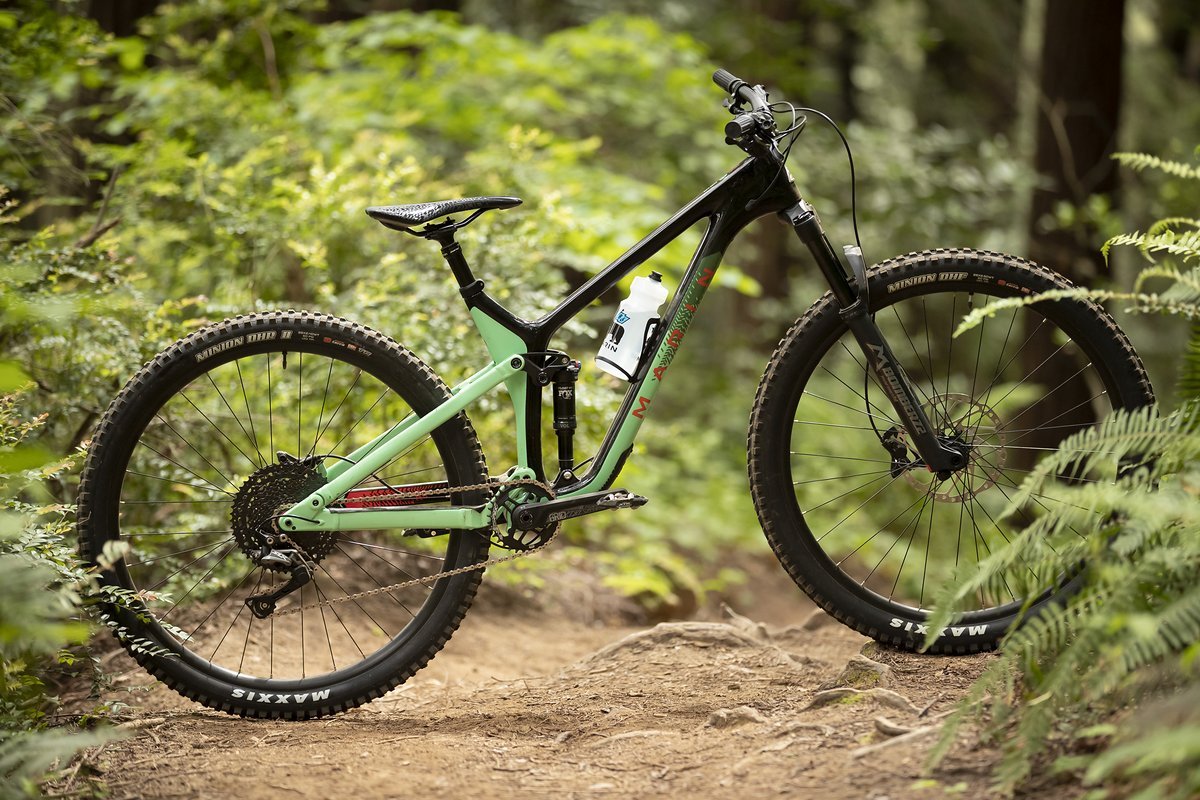 Das Marin Rift Zone Carbon kommt, wie der Name bereits vermuten lässt, mit einem schicken Carbon-Rahmen daher Das Marin Rift Zone Carbon kommt, wie der Name bereits vermuten lässt, mit einem schicken Carbon-Rahmen daher