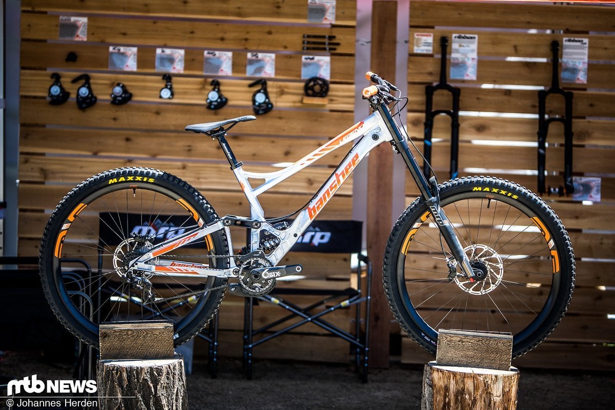 Perfekt abgestimmt: Das am Stand ausgestellte Banshee Legend sieht mit den neuen Komponenten richtig schick aus Perfekt abgestimmt: Das am Stand ausgestellte Banshee Legend sieht mit den neuen Komponenten richtig schick aus