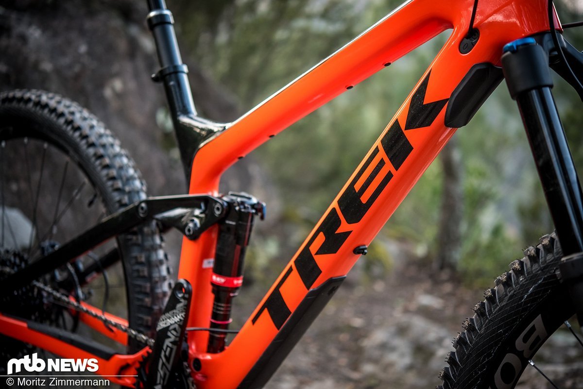 Das Trek Slash 9.8 verfügt über denselben edlen und leichten Carbon-Rahmen wie das Rahmenkit Das Trek Slash 9.8 verfügt über denselben edlen und leichten Carbon-Rahmen wie das Rahmenkit