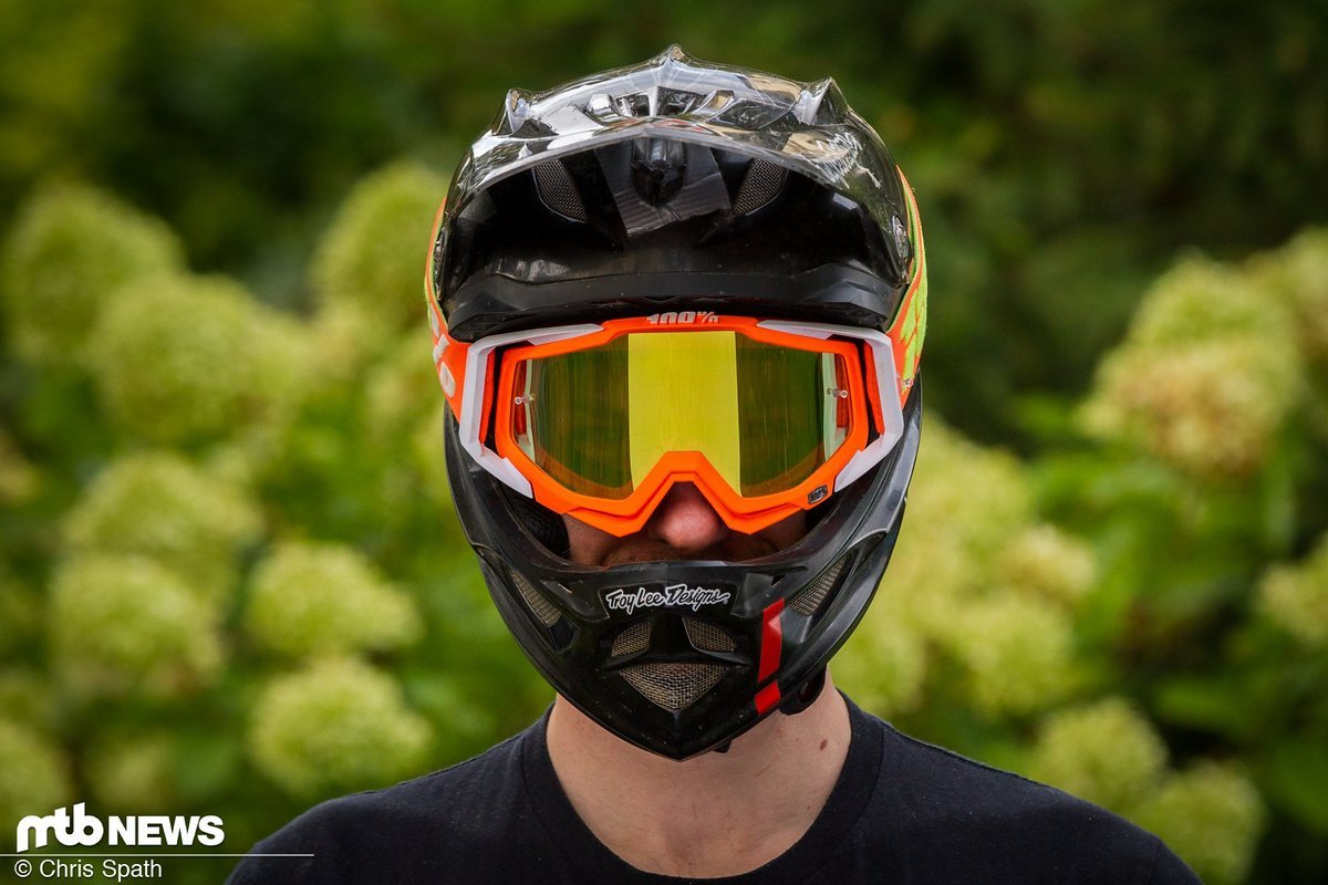 Kaum eine Brille machte bei der Passform so wenig Probleme wie die 100% Racecraft Kaum eine Brille machte bei der Passform so wenig Probleme wie die 100% Racecraft
