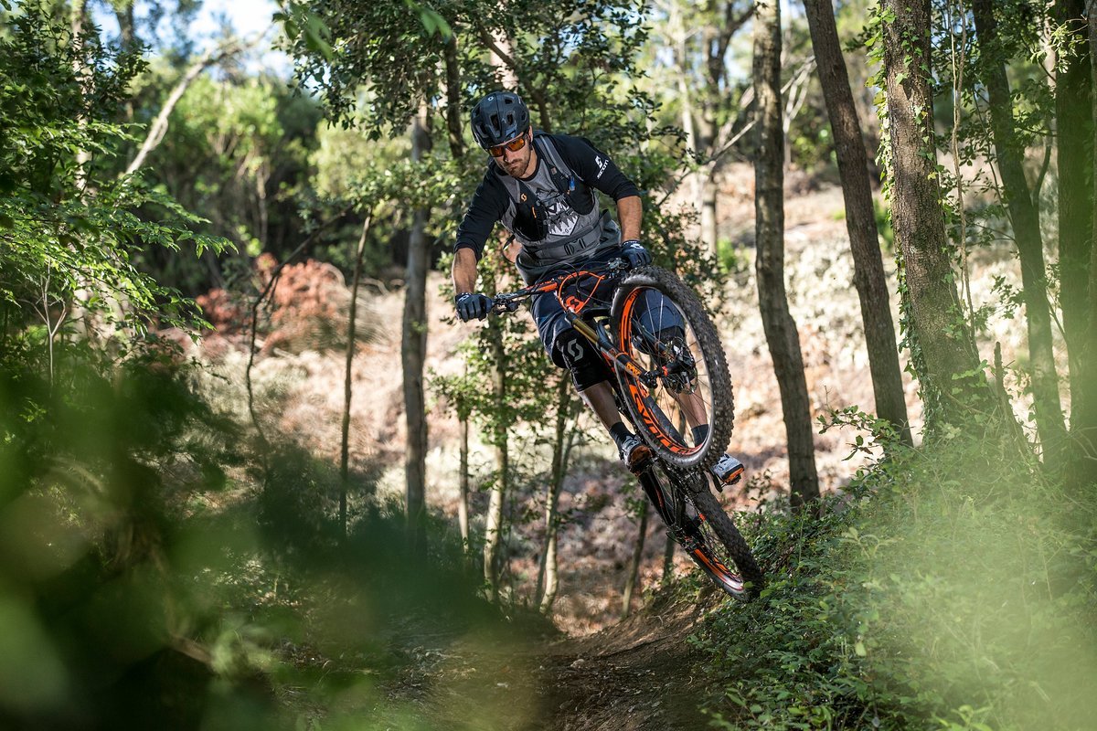 Wie schlägt sich das Genius auf dem Trail? Dieser Frage gehen wir in einem ersten Fahreindruck in einem getrennten Artikel nach. Wie schlägt sich das Genius auf dem Trail? Dieser Frage gehen wir in einem ersten Fahreindruck in einem getrennten Artikel nach.