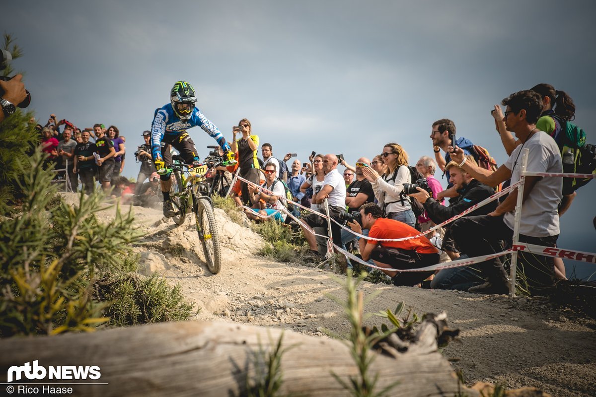 Sam Hill sicherte sich den Gesamtsieg in seiner ersten kompletten EWS-Saison Sam Hill sicherte sich den Gesamtsieg in seiner ersten kompletten EWS-Saison