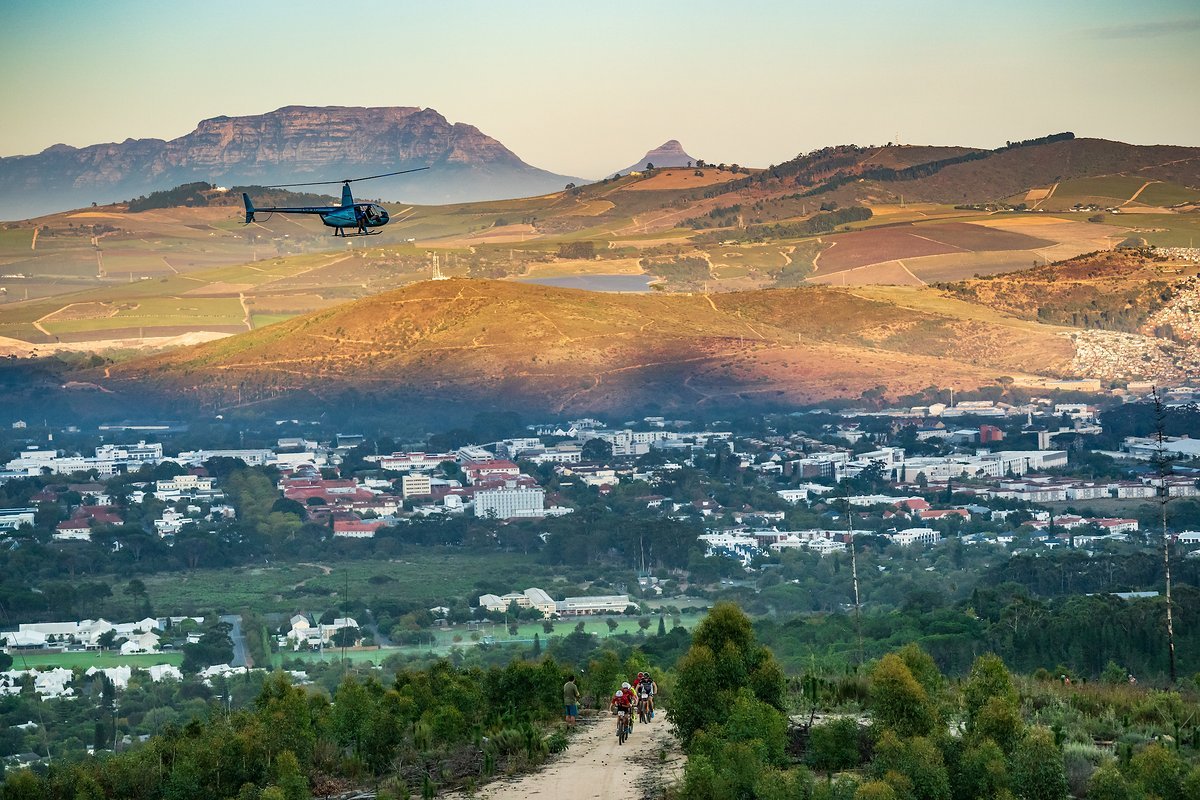 Zum vorletzten Mal in diesem Jahr hieß es für die Teilnehmer früh aufstehen und ab aufs Rad! 89 Kilometer und 2650 Höhenmeter rund um Stellenbosch standen heute auf dem Programm