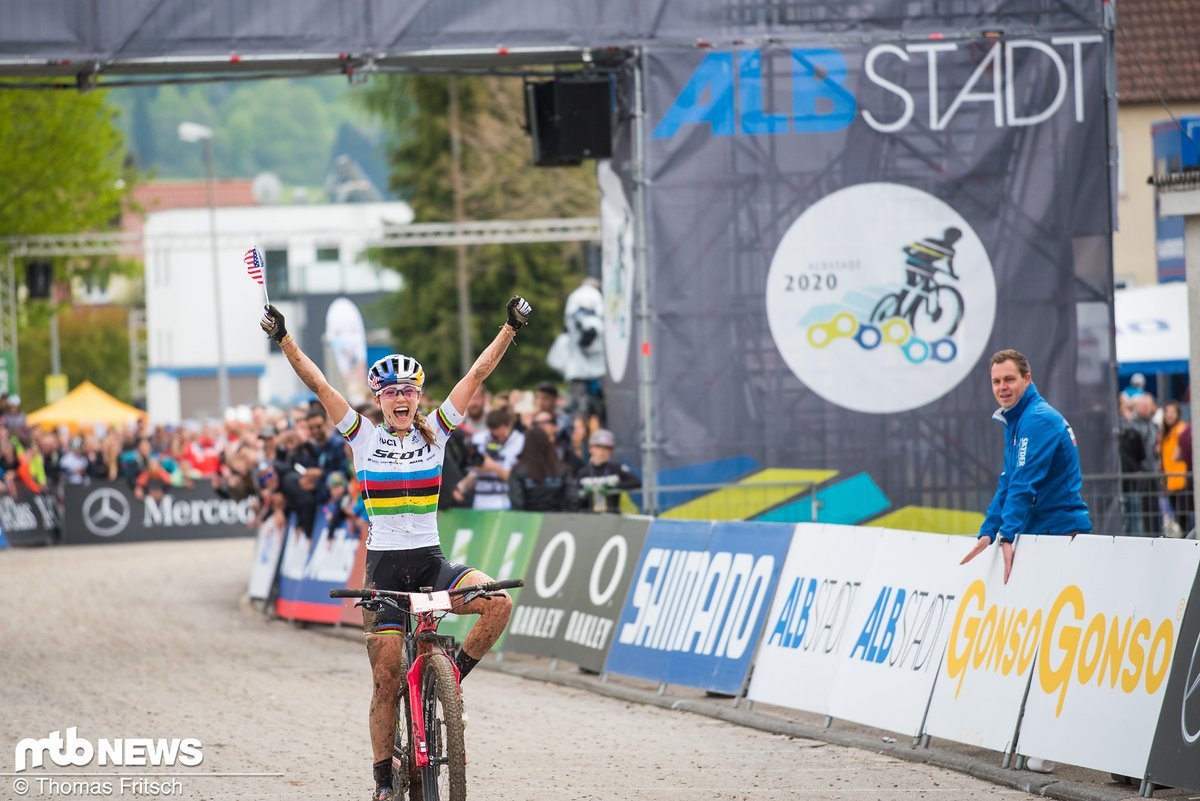 Weltcupsieg Nummer 1 für Kate Courtney Weltcupsieg Nummer 1 für Kate Courtney