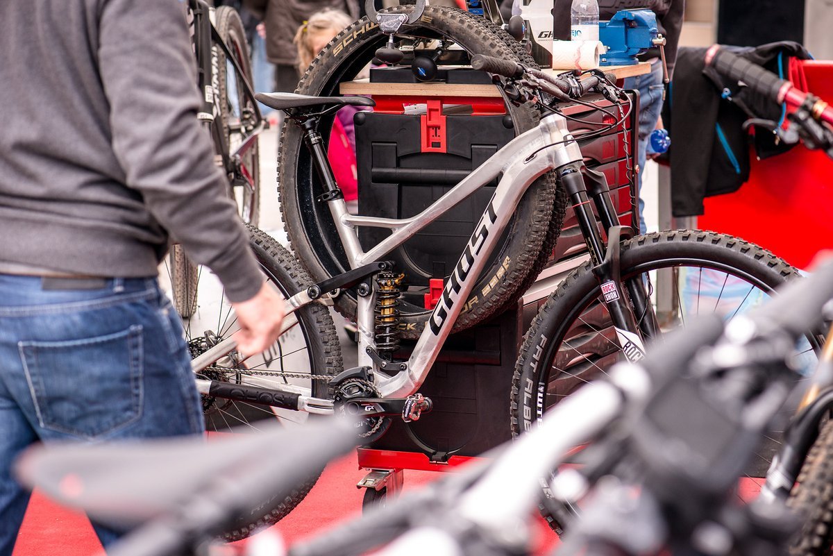 Erstmals haben wir den Prototypen des Ghost SL AMR X im April beim Bike-Festival am Gardasee gesehen Erstmals haben wir den Prototypen des Ghost SL AMR X im April beim Bike-Festival am Gardasee gesehen