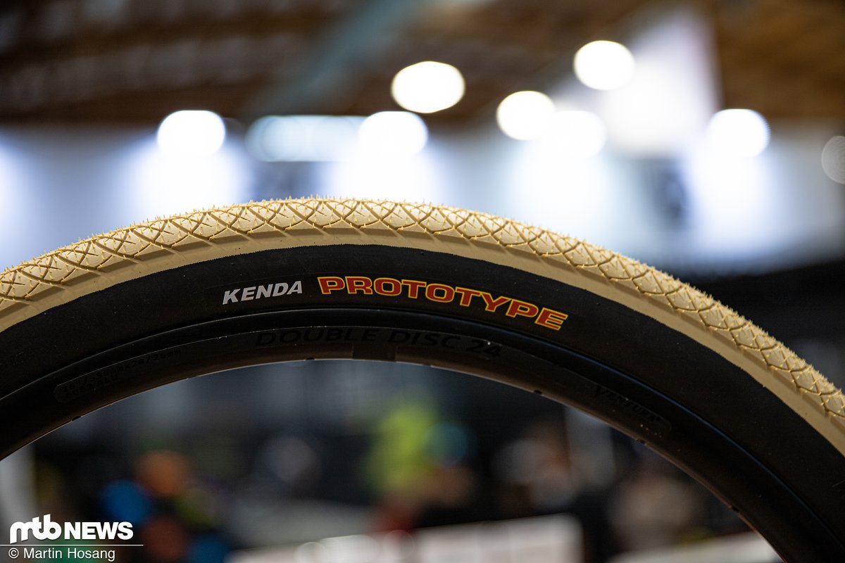 Auch im Dirt-Bereich gibt es Neuigkeiten: Die Reifen Booster und 3-Sixty sollen sich an Dirt-, Pumptrack- sowie Street-Fahrer richten Auch im Dirt-Bereich gibt es Neuigkeiten: Die Reifen Booster und 3-Sixty sollen sich an Dirt-, Pumptrack- sowie Street-Fahrer richten