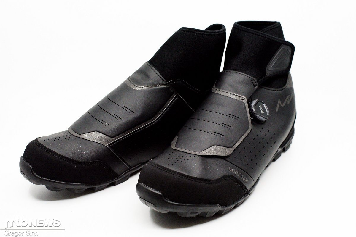 Der Shimano SH-MW701-Klickschuh soll den widrigen Bedingungen der Herbst- und Wintermonate trotzen Der Shimano SH-MW701-Klickschuh soll den widrigen Bedingungen der Herbst- und Wintermonate trotzen