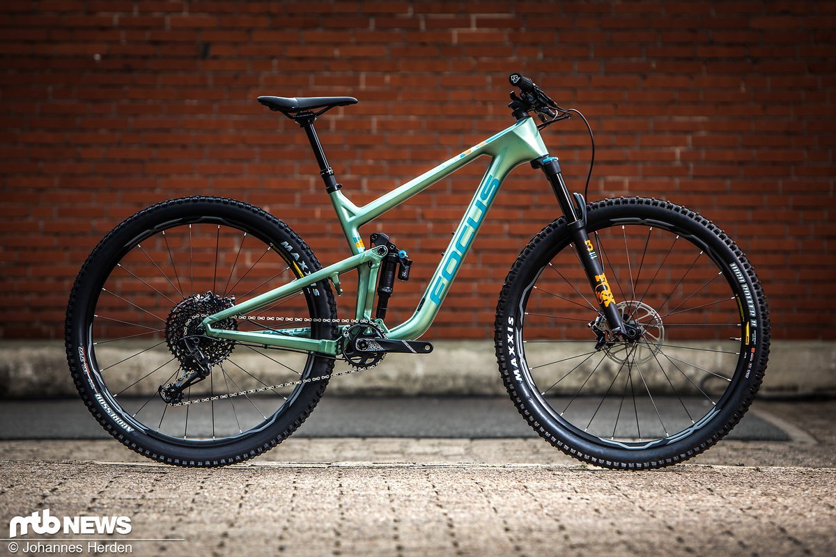 Das Jam 8.9 Nine kostet 3,999 € und bietet ein Fox Float Performance-Fahrwerk, eine SRAM 12fach-Schaltung und ist ausschließlich als 29"-Bike verfügbar Das Jam 8.9 Nine kostet 3,999 € und bietet ein Fox Float Performance-Fahrwerk, eine SRAM 12fach-Schaltung und ist ausschließlich als 29"-Bike verfügbar