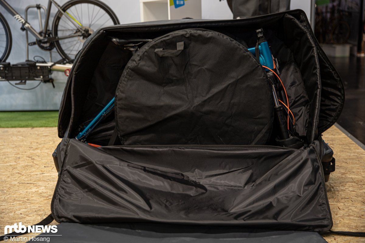 Die neue B&W bike.bag II bietet Rennrädern, Triathlon-Bikes und Mountainbikes Platz Die neue B&W bike.bag II bietet Rennrädern, Triathlon-Bikes und Mountainbikes Platz