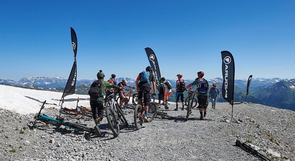 Der erste Checkpoint findet sich direkt an der Gipfelstation des Weißhorns Der erste Checkpoint findet sich direkt an der Gipfelstation des Weißhorns