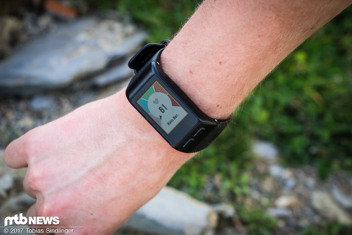 Die Uhr kann mit einem Pulsgurt von Garmin gekoppelt werden Die Uhr kann mit einem Pulsgurt von Garmin gekoppelt werden