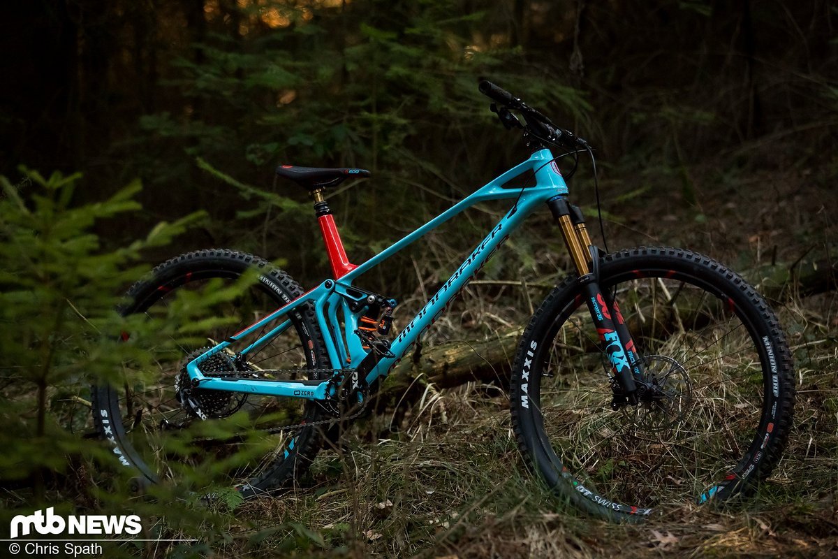 Das Mondraker Foxy Carbon 29 XR ist das Topmodell der Foxy 29-Reihe Das Mondraker Foxy Carbon 29 XR ist das Topmodell der Foxy 29-Reihe