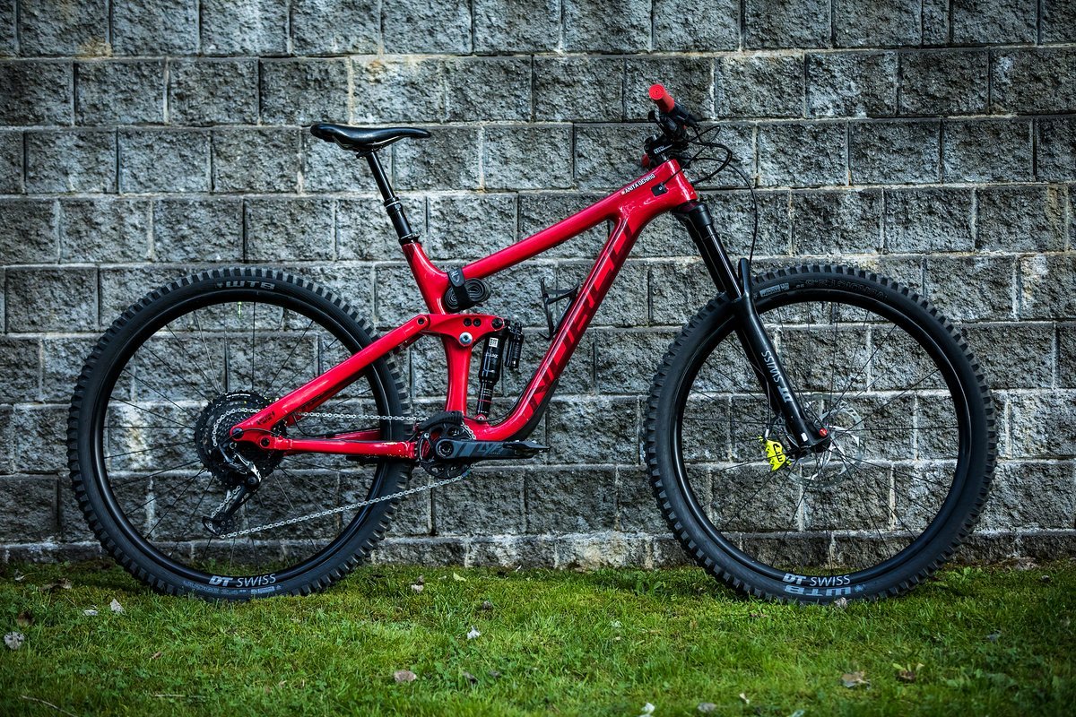 Unser Norco Range Race-Bike mit den Brandneuen DT Swiss EXC1200 Spline Carbon-Laufrädern, welche wir zum ersten Mal im Rennen gefahren sind! Unser Norco Range Race-Bike mit den Brandneuen DT Swiss EXC1200 Spline Carbon-Laufrädern, welche wir zum ersten Mal im Rennen gefahren sind!