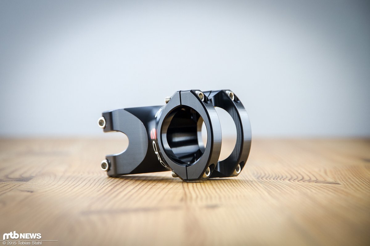 Der Acros Popular Stem ist ein CNC-gefräster Vorbau, der in Längen von 50 bis 90 mm und mit einer dicken 35 mm klemmung angeboten wird Der Acros Popular Stem ist ein CNC-gefräster Vorbau, der in Längen von 50 bis 90 mm und mit einer dicken 35 mm klemmung angeboten wird