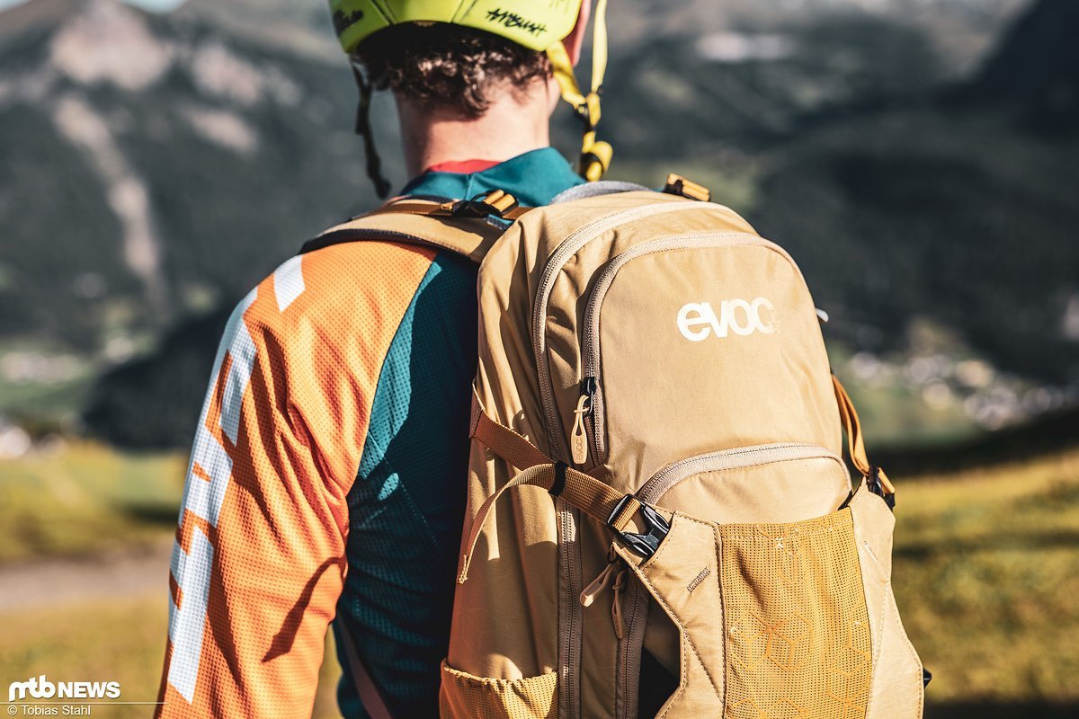 Goldene Zukunft? Zum zehnjährigen Jubiläum bringt der Evoc Neo 16l nicht nur farblich frischen Schwung ins Portfolio Goldene Zukunft? Zum zehnjährigen Jubiläum bringt der Evoc Neo 16l nicht nur farblich frischen Schwung ins Portfolio