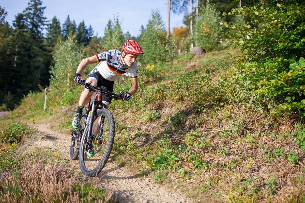 Zum Abschluss seiner Karriere sicherte sich Markus Bauer noch das Meistertrikot. Trotz des DM-Titels bekam er keinen passenden Vertrag mehr. Nun vertreibt der 29-Jährige E-Bikes. Zum Abschluss seiner Karriere sicherte sich Markus Bauer noch das Meistertrikot. Trotz des DM-Titels bekam er keinen passenden Vertrag mehr. Nun vertreibt der 29-Jährige E-Bikes.