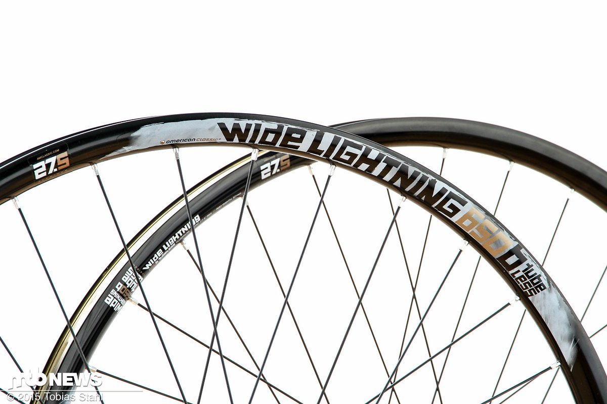 Mit dem American Classic Wide Lightning 27.5 Tubeless Laufradsatz testen wir einen der leichtesten breiten Aluminiumlaufradsätze für den Trial- und Enduro-Einsatz Mit dem American Classic Wide Lightning 27.5 Tubeless Laufradsatz testen wir einen der leichtesten breiten Aluminiumlaufradsätze für den Trial- und Enduro-Einsatz