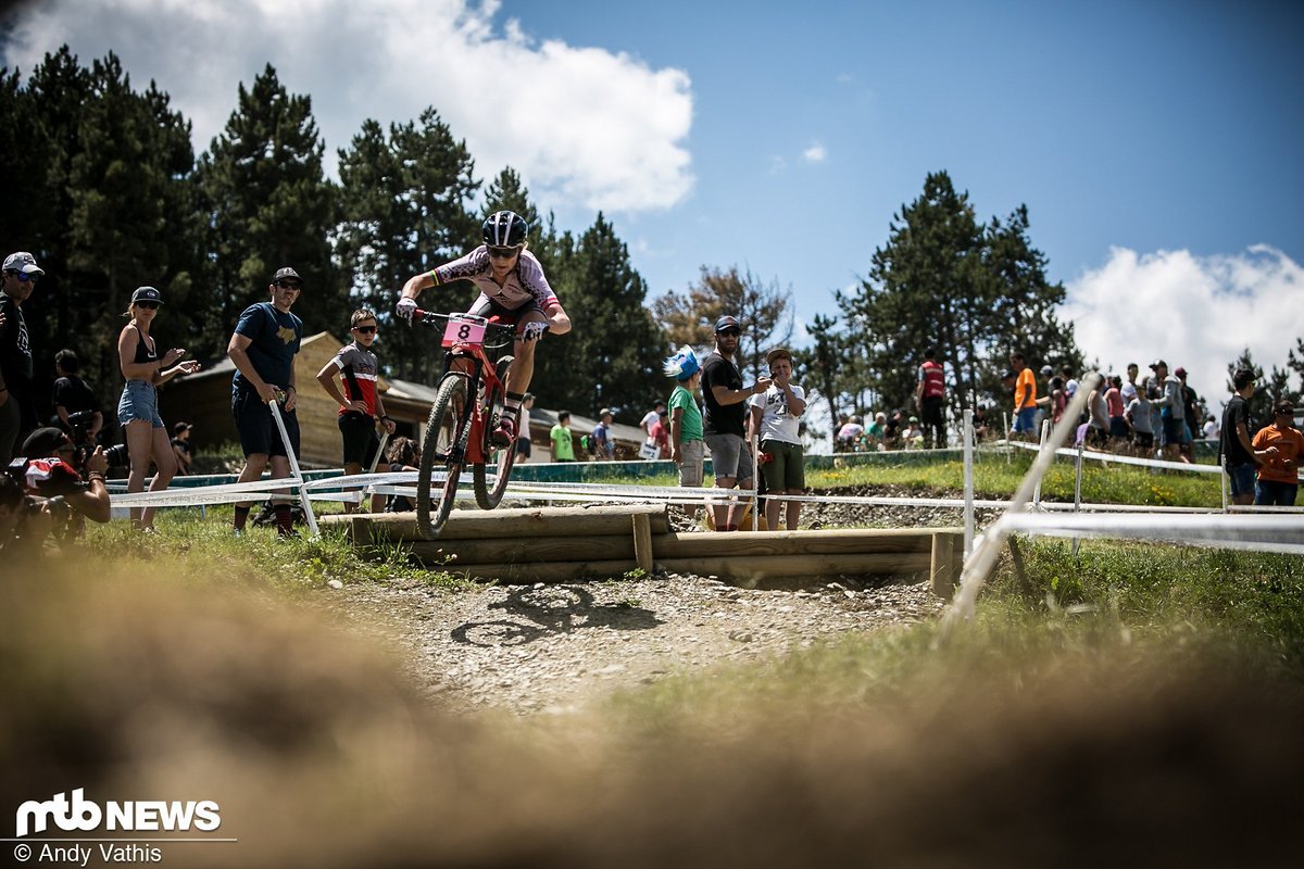 Egal ob XC Eliminator oder 4X: Wird ein Fahrer disqualifiziert, können nur die im selben Heat direkt hinter ihm Platzierten auf eine Verbesserung hoffen. Egal ob XC Eliminator oder 4X: Wird ein Fahrer disqualifiziert, können nur die im selben Heat direkt hinter ihm Platzierten auf eine Verbesserung hoffen.